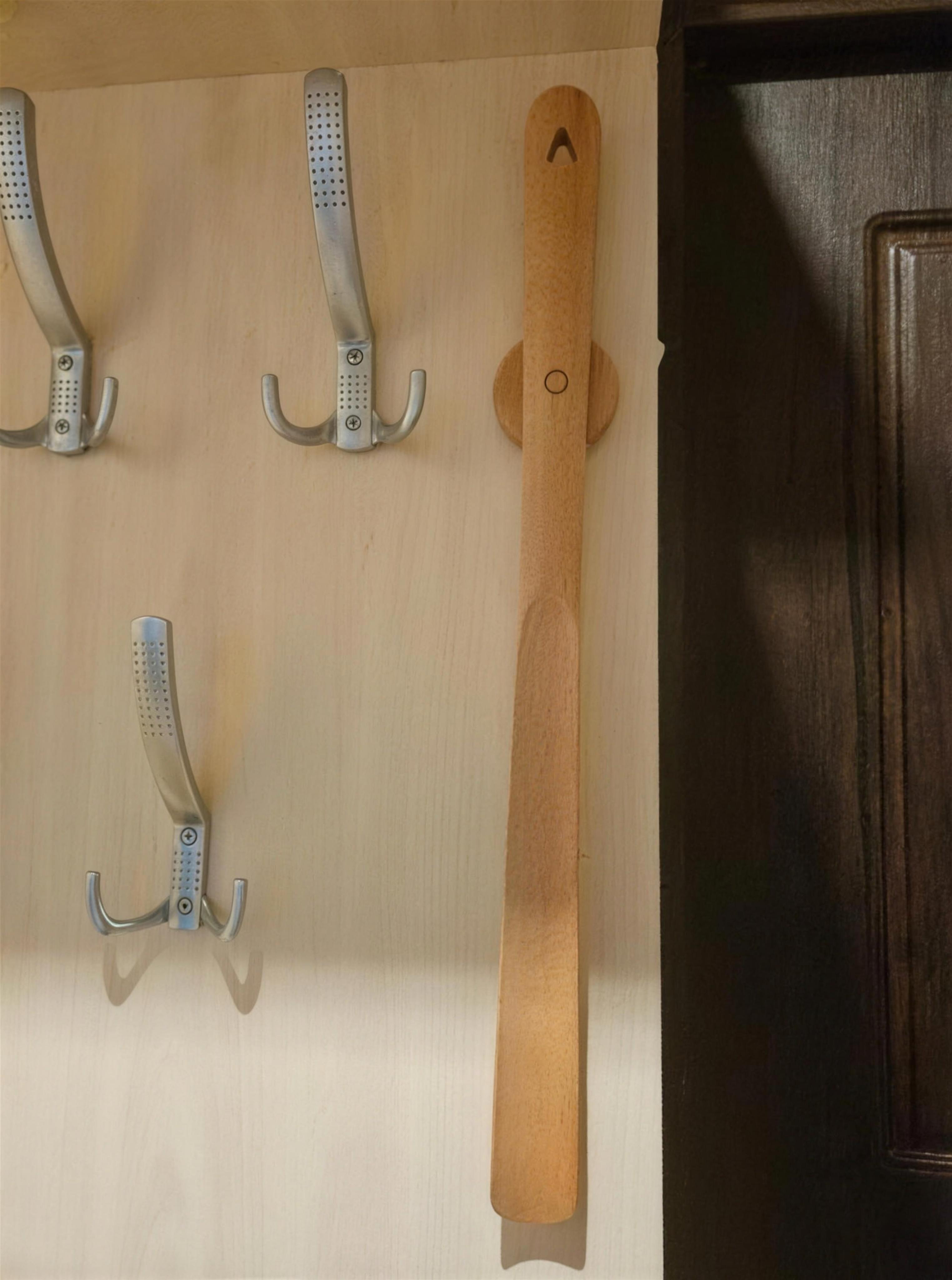 Kolbein - Wooden Long Handle Magnetic Shoehorn — customer photo by Leslie T.